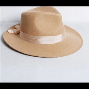 Lack of color pascal hat